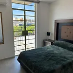 En El Centro De Guadalajara Con Vista A La Ciudad