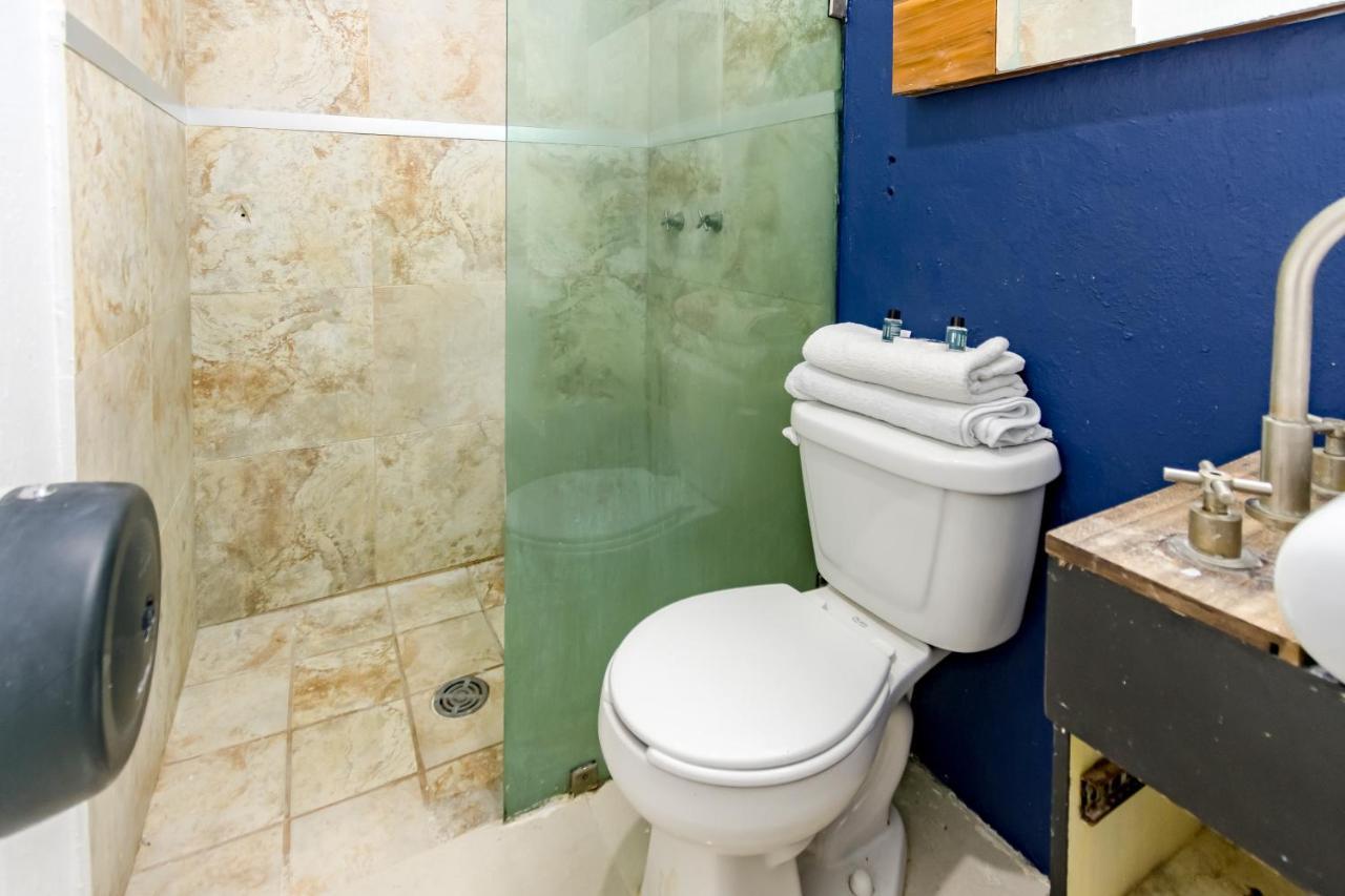 Hostal Ayenda Blazy *