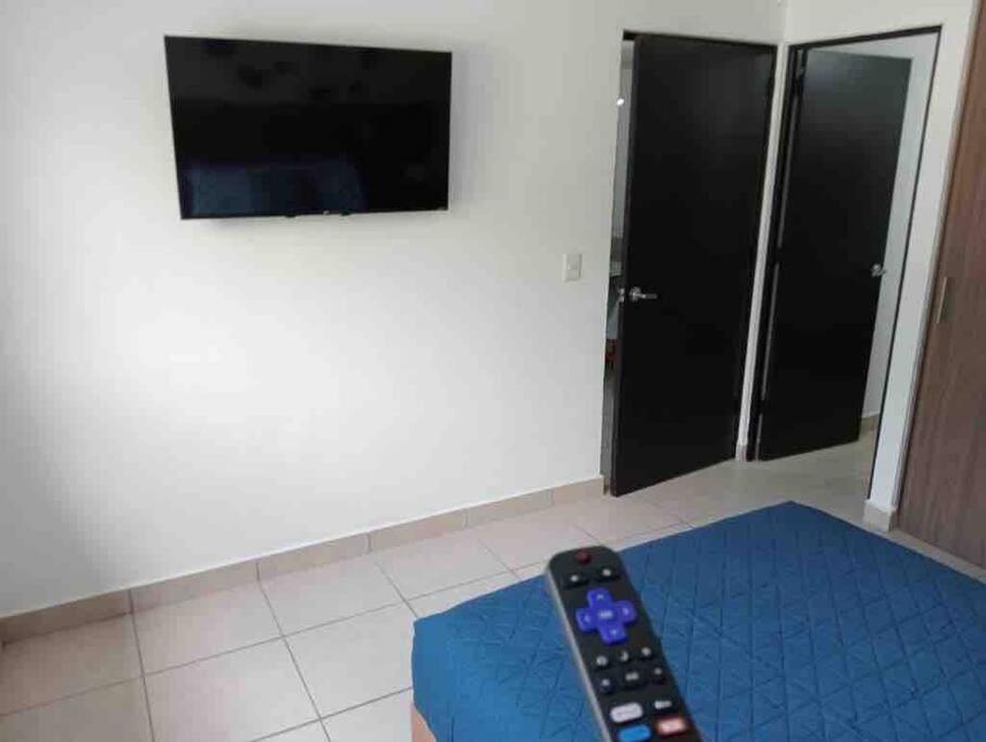 Apartamento Tranquilo Y Moderno Dpto En Buena Zona De Gdl *