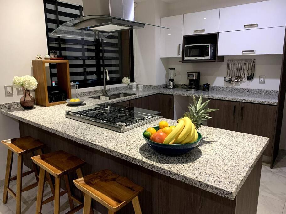 Lujoso En Zona Financiera / Limpieza Diaria Apartamento