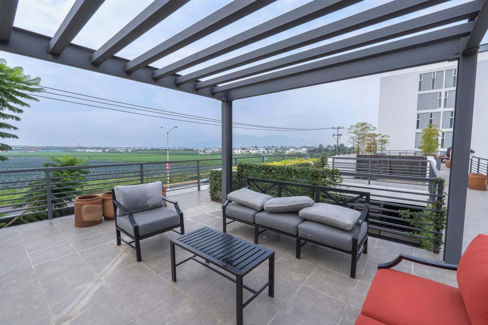 Modern With Terrace And Pool Access