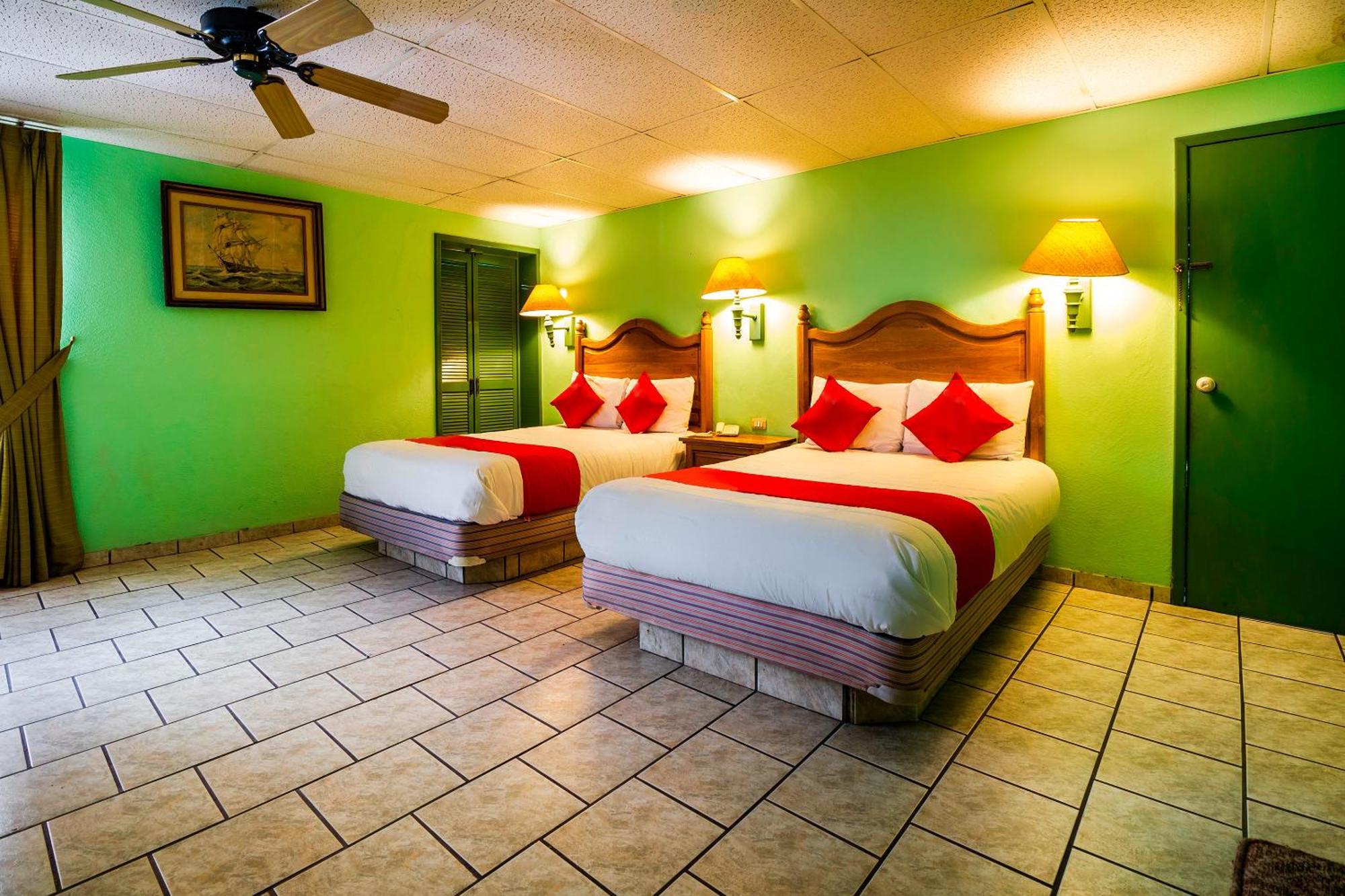 Canada, Hotel 2*