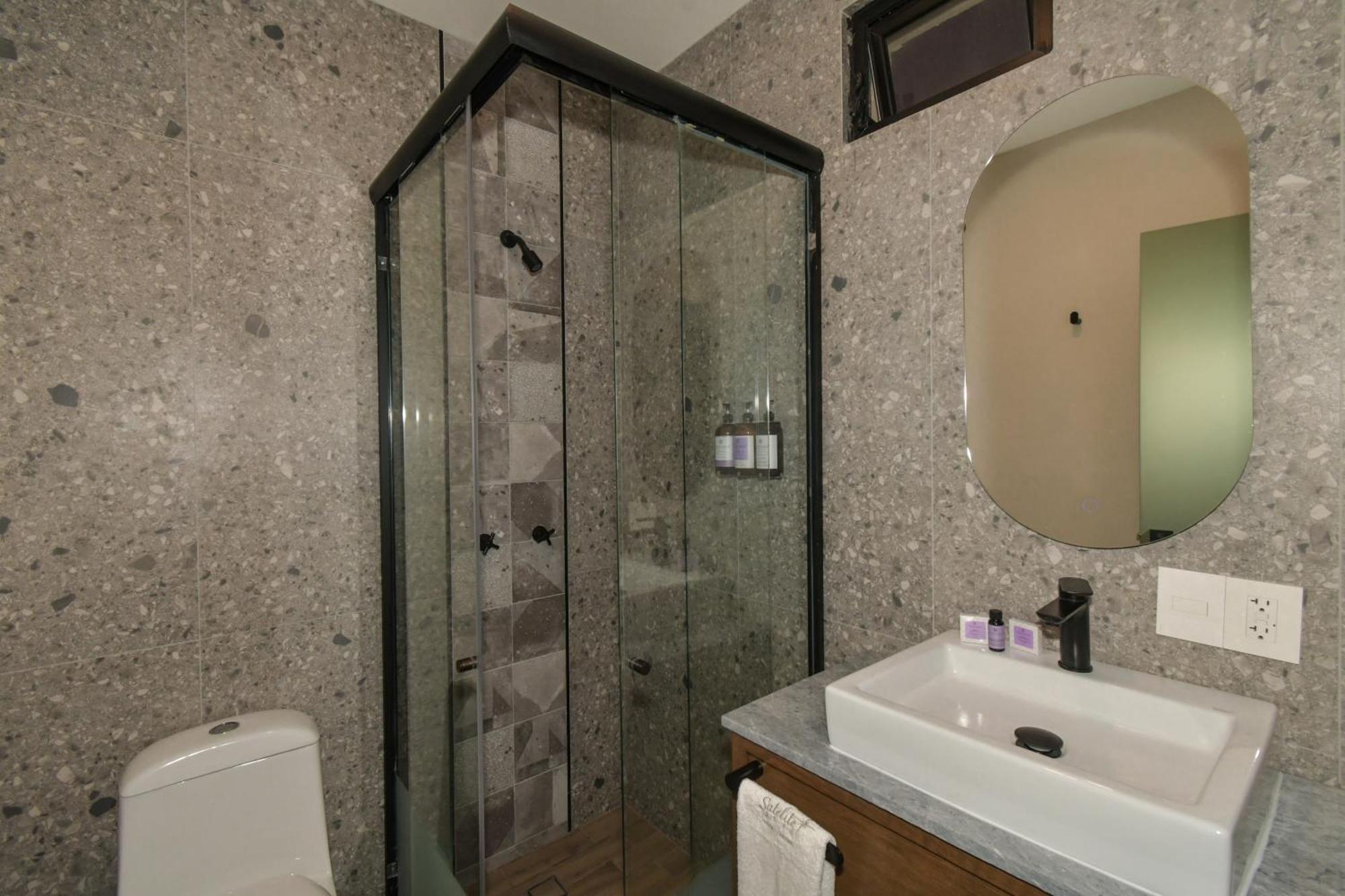 Expo Satelite 2750 & 4*