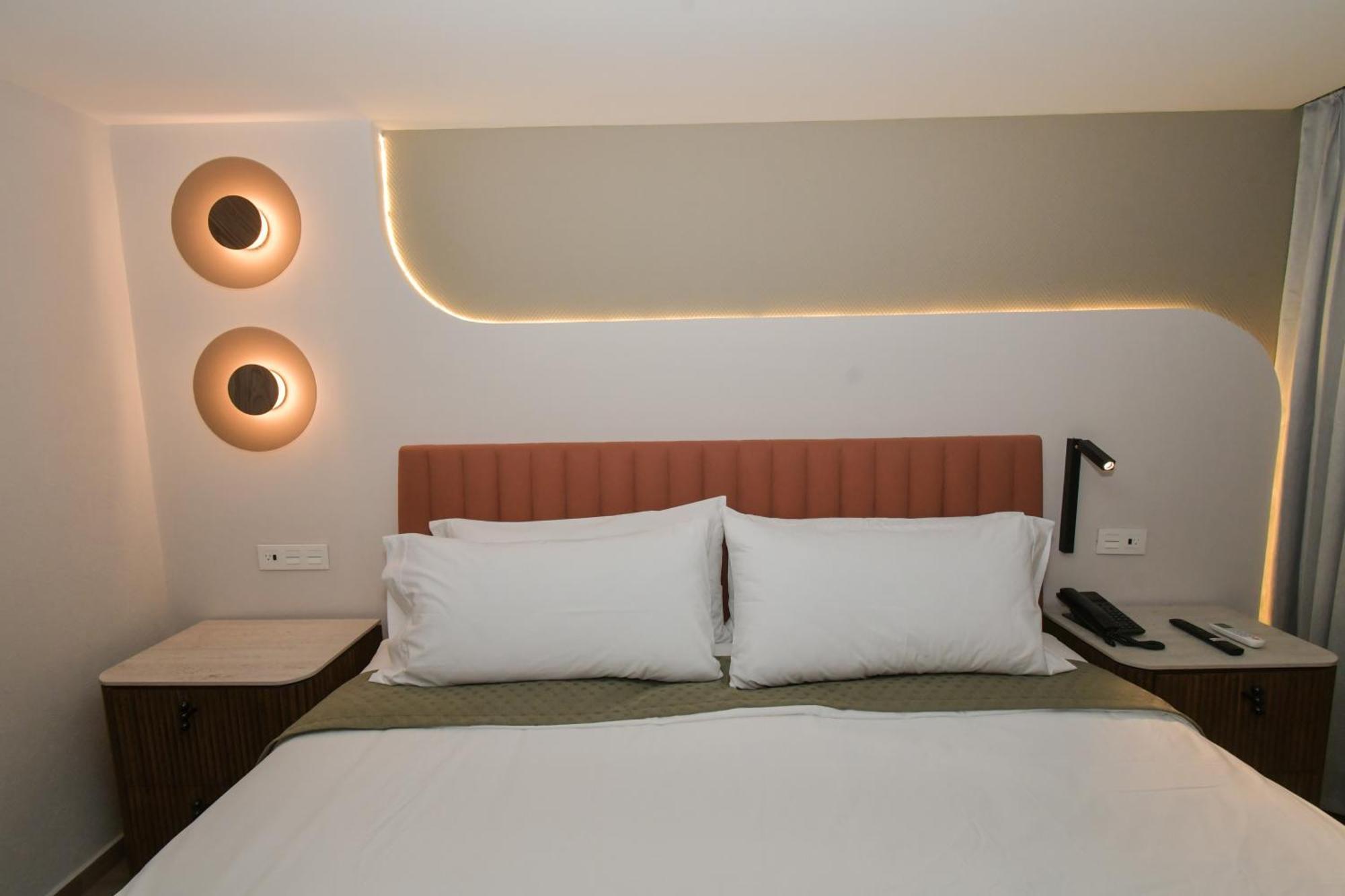 Hotel Expo Satelite 2750 & 4*
