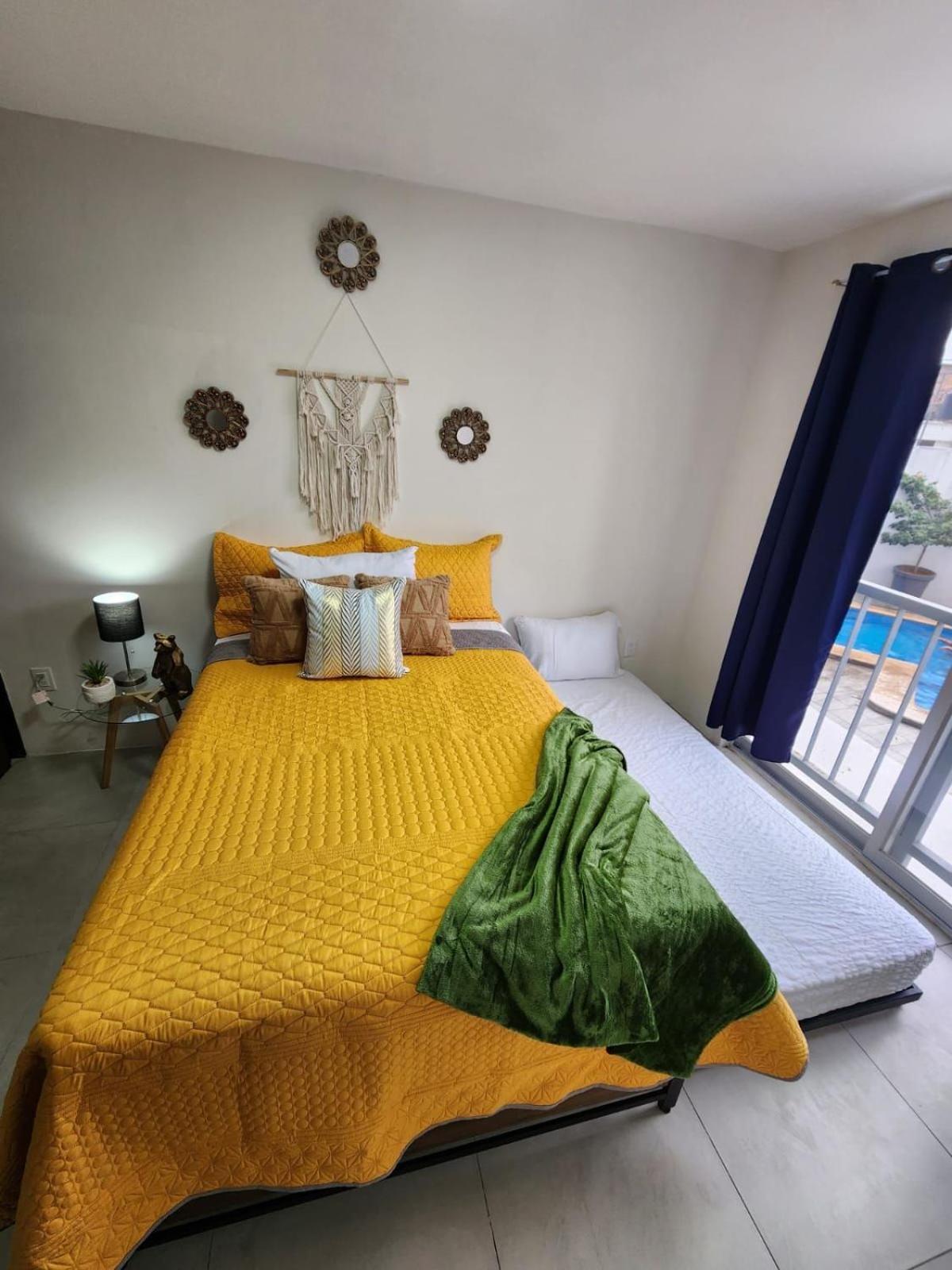 Apartamento Centrico, Con Alberca Y Estacionamiento *