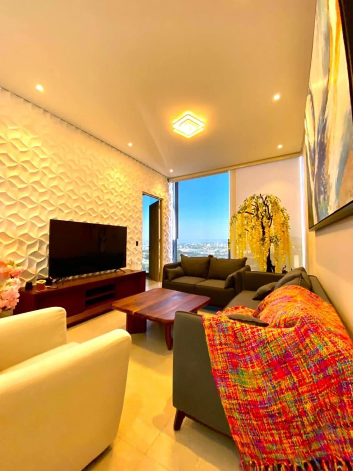 Luxury & Great View Good Neighbour Hood *