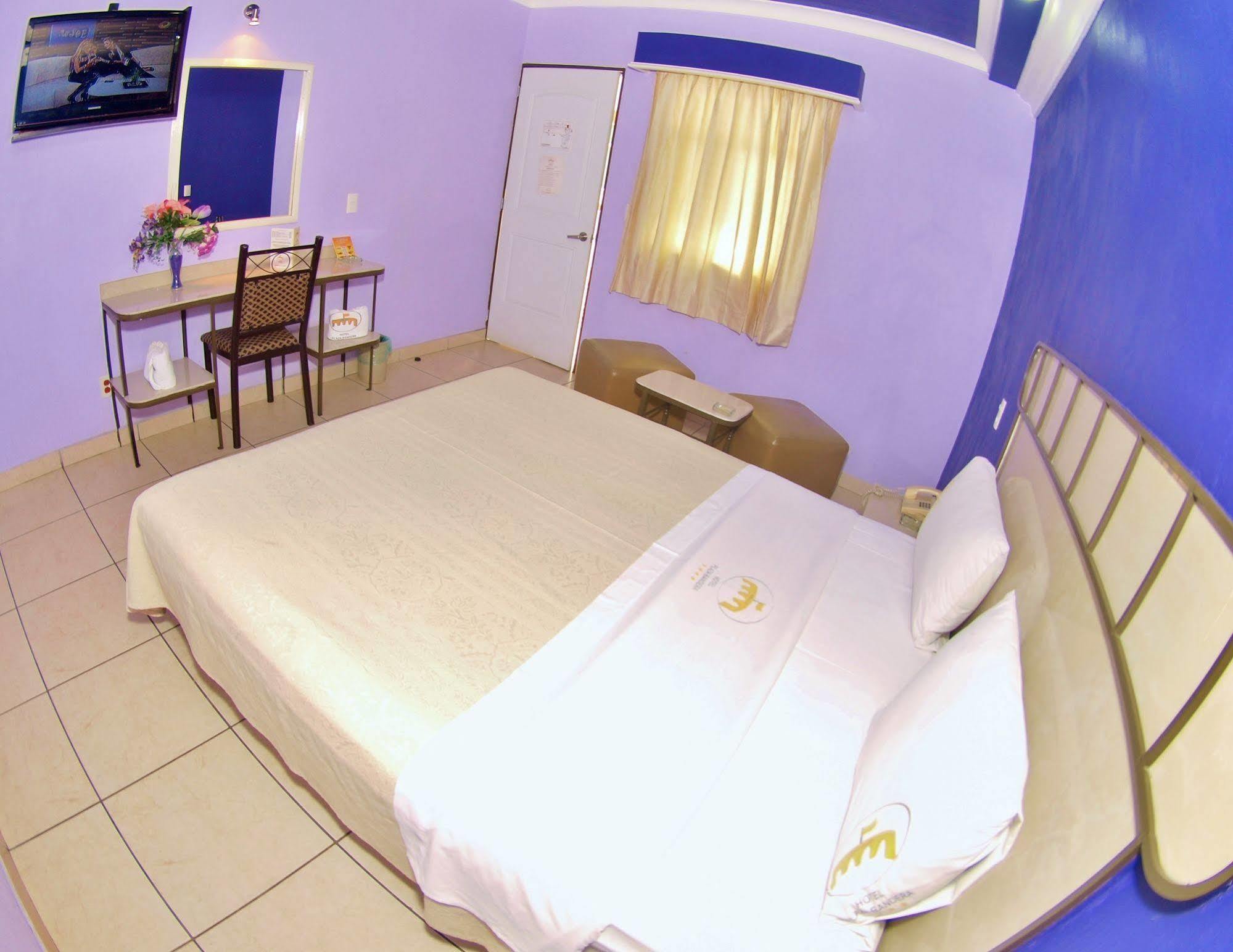 Plaza Bandera Hotel