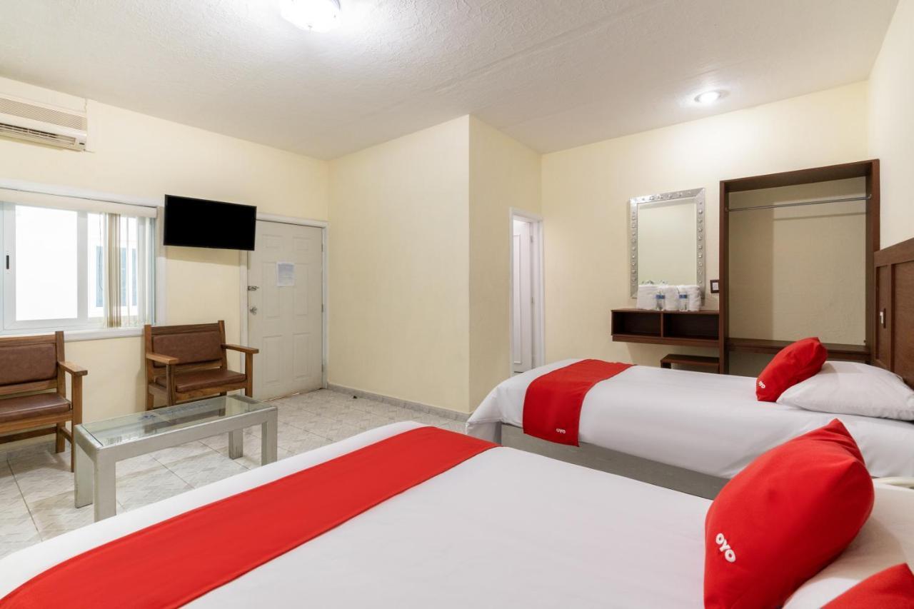 Oyo Platinium Gran Hotel,guadalajara,artesanias Tonala 5*