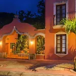 Hacienda Kamelot.