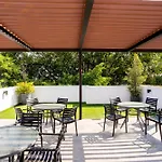 A 5 Cuadras Del Consulado Comodo Departamento Familiar Con Patio Trasero