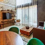 Spacious Stylish Loft W Gym