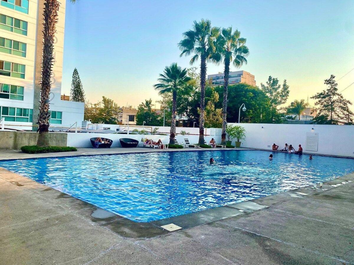 2 Recámaras, Hasta 7 Pax Con Alberca Y Gym Apartamento
