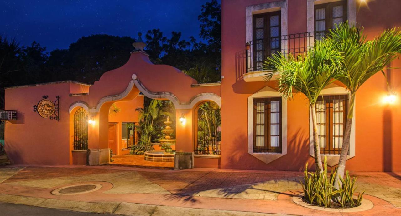 Hacienda Kamelot. * Guadalajara