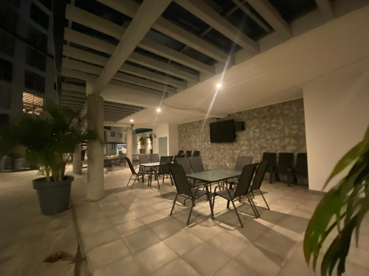 Centro Depto 3 Rec 2 Banos Y Balcon Con Mejores Vistas A La Ciudad Ac Alberca Climatizada Parking Free Guadalajara