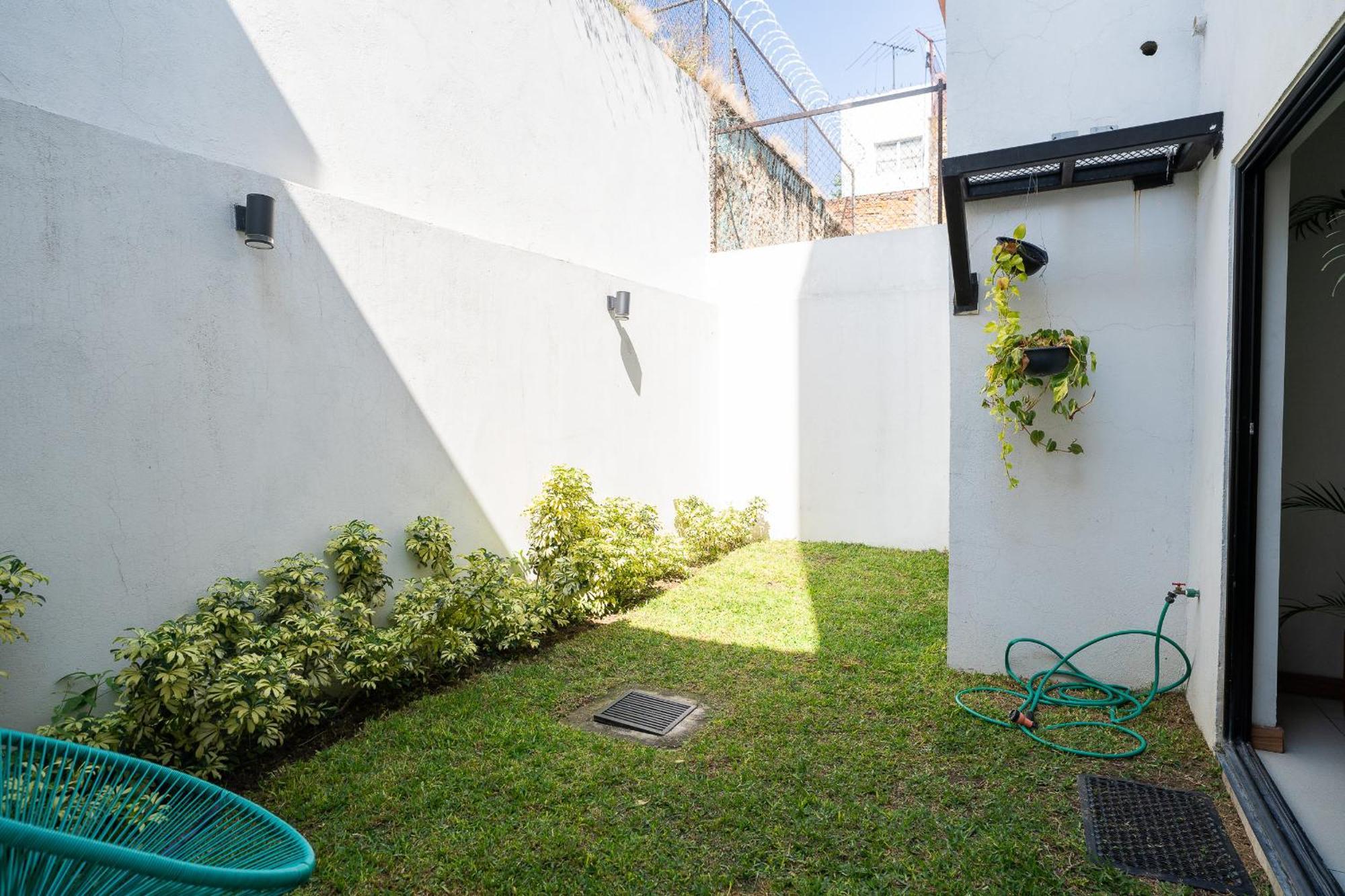 A 5 Cuadras Del Consulado Comodo Departamento Familiar Con Patio Trasero Apartamento
