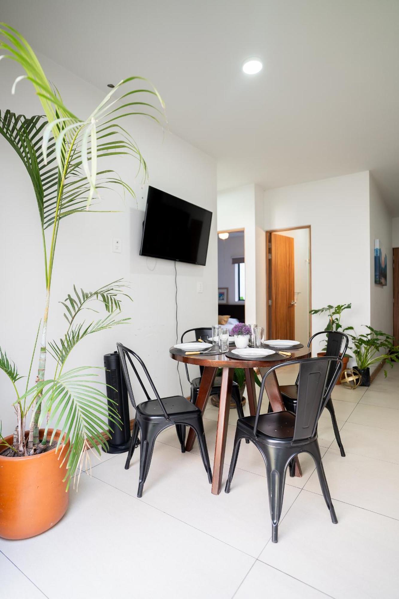 A 5 Cuadras Del Consulado Comodo Departamento Familiar Con Patio Trasero Apartamento *