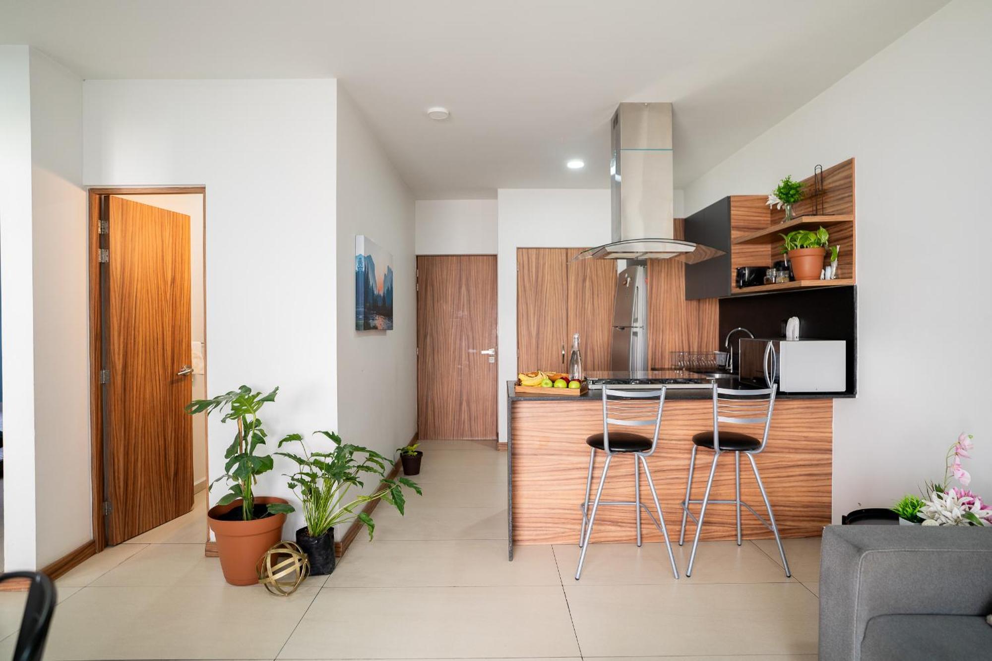 Apartamento A 5 Cuadras Del Consulado Comodo Departamento Familiar Con Patio Trasero *