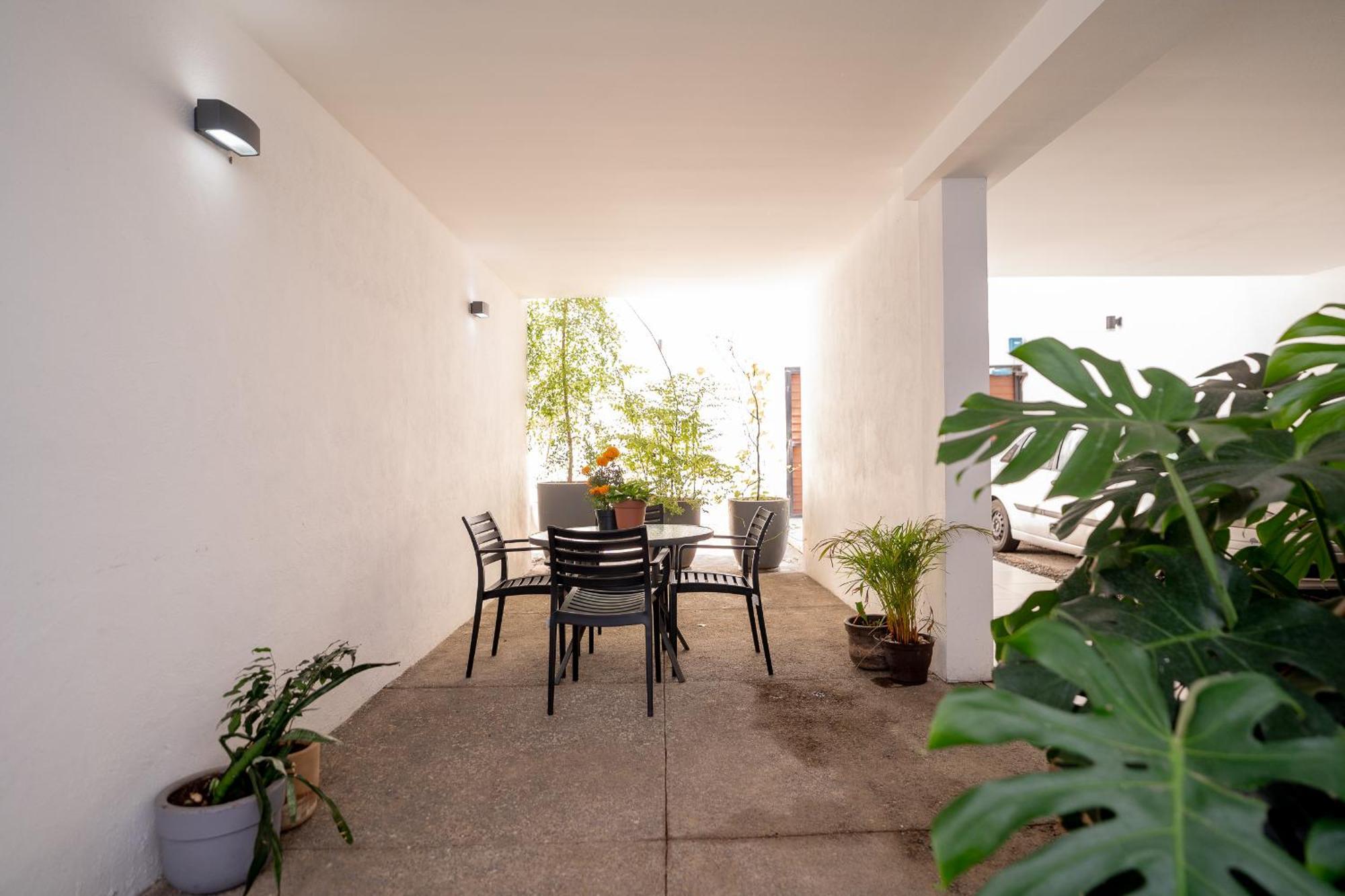A 5 Cuadras Del Consulado Comodo Departamento Familiar Con Patio Trasero Apartamento