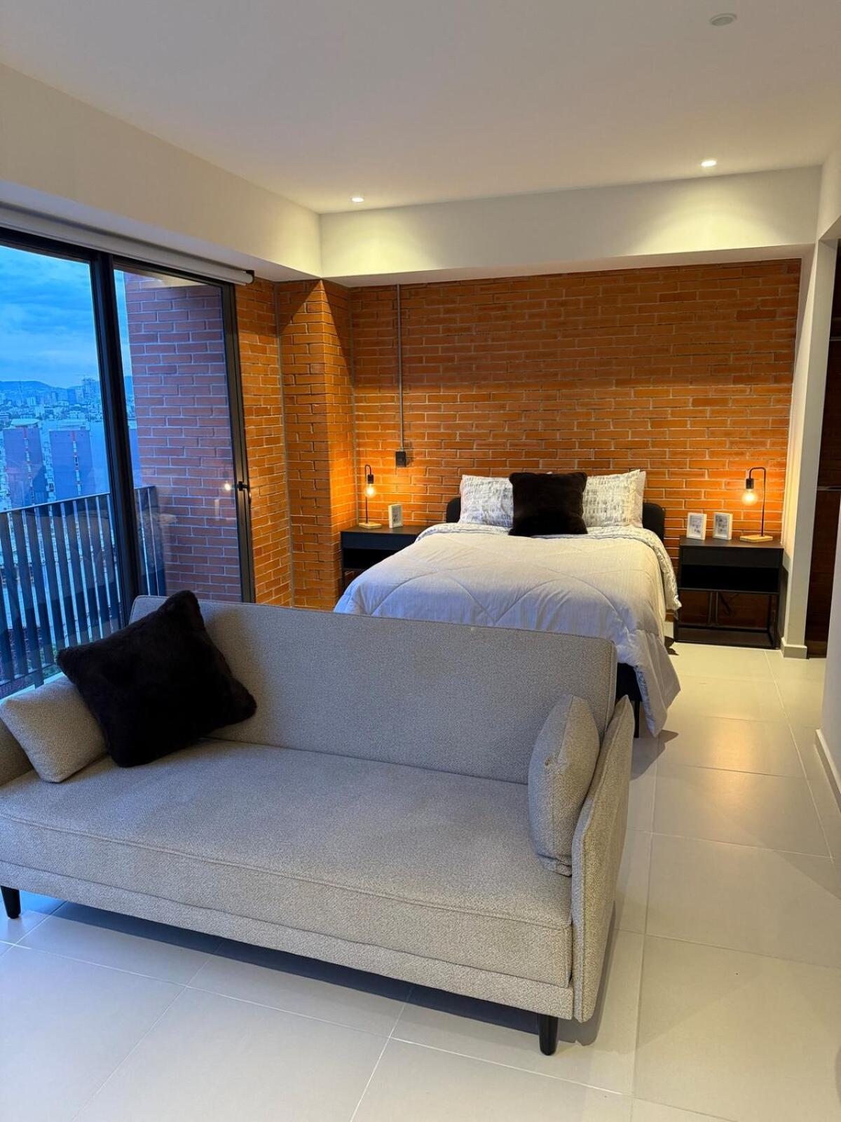 Stylish New Loft In Financial Zone And Downtown