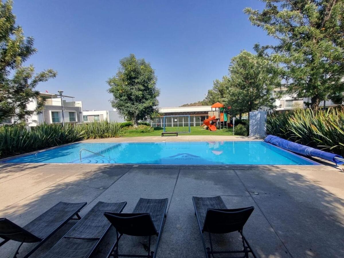 House With Air Conditioning And Pool *