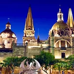Hotel Plaza Bandera Revolución