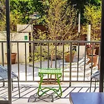 100Mb Apt With Rooftop & Swimming Pool