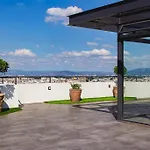 100Mb Apt With Rooftop & Swimming Pool