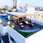 100Mb Apt With Rooftop & Swimming Pool