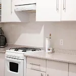 Hermosa habitación en el corazón de la ciudad en departamento compartido