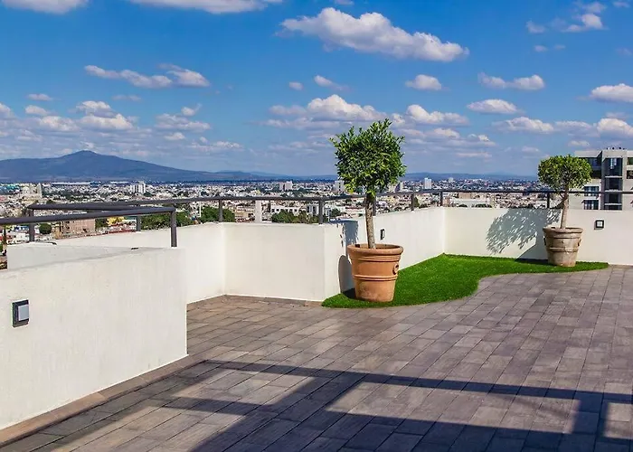 100Mb Apt With Rooftop & Swimming Pool