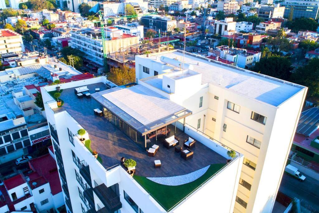 100mb Apt With Rooftop & Swimming Pool