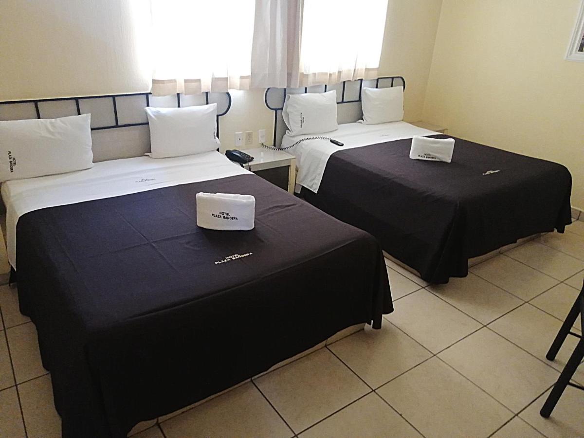 Plaza Bandera Revolución Hotel Guadalajara