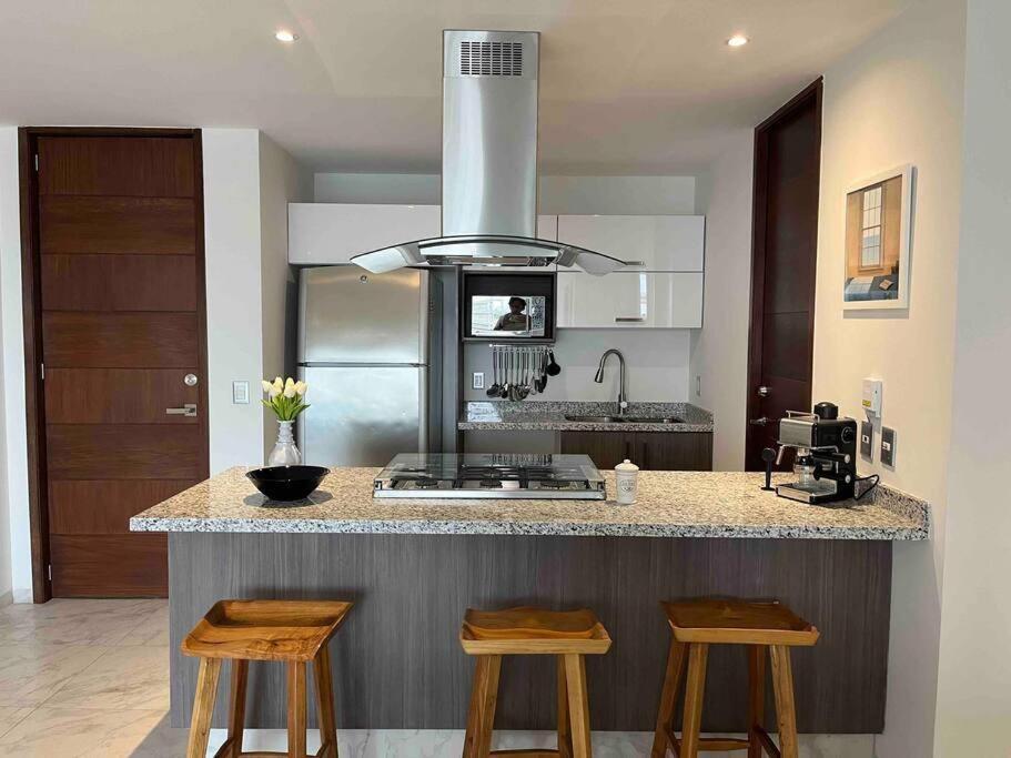Elegante En Zona Financiera / Limpieza Diaria Apartamento