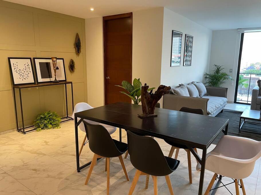 Elegante En Zona Financiera / Limpieza Diaria Apartamento