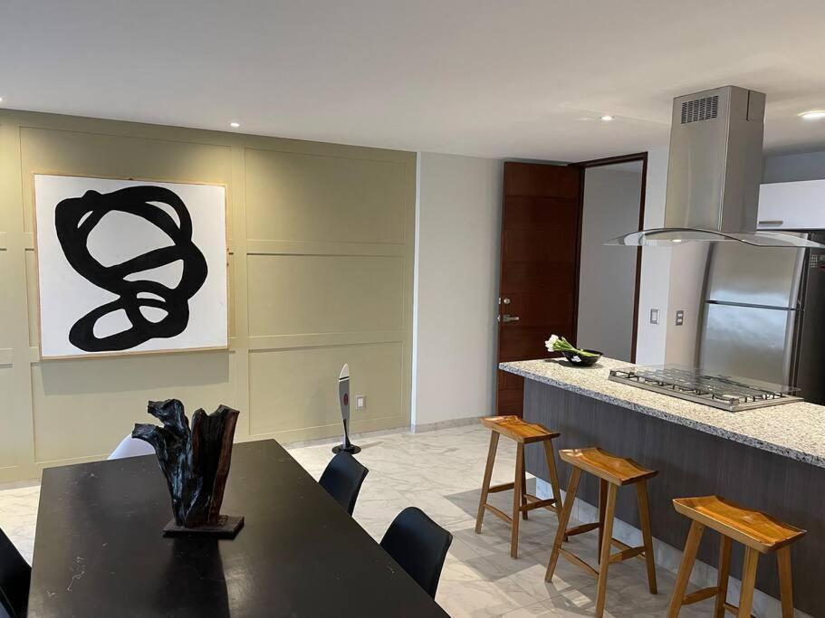 Apartamento Elegante En Zona Financiera / Limpieza Diaria