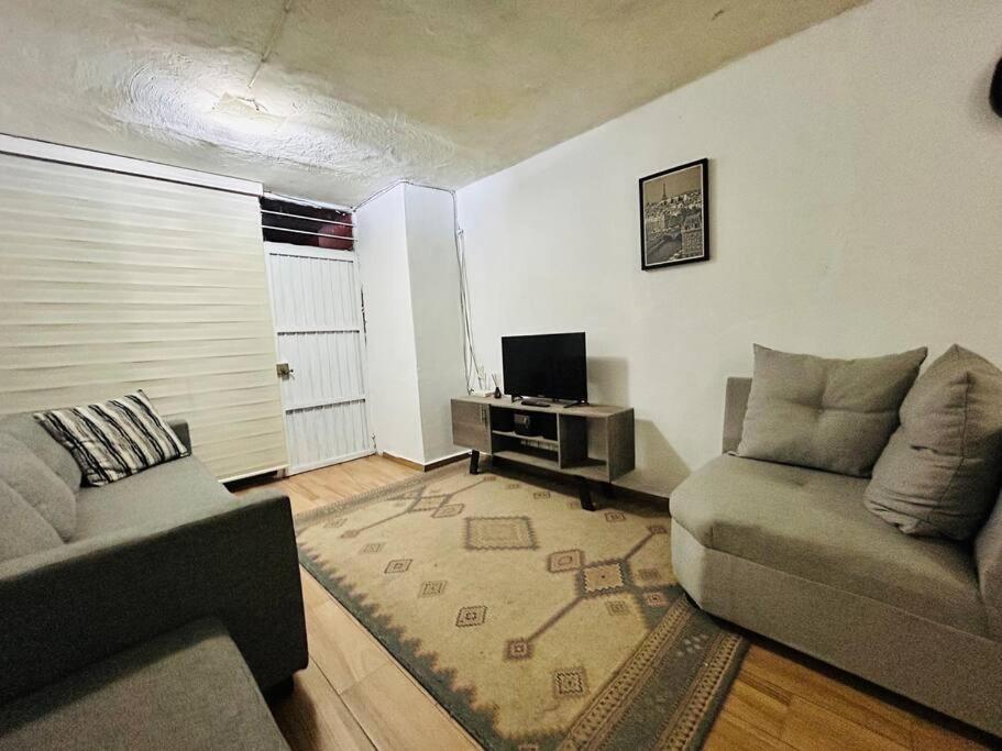 Comoda Casa Con Dos Cuartos Y Cochera Auto Pequeno Apartamento Guadalajara