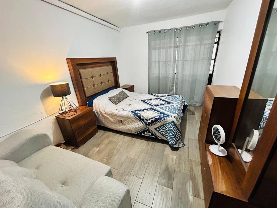 Comoda Casa Con Dos Cuartos Y Cochera Auto Pequeno Guadalajara