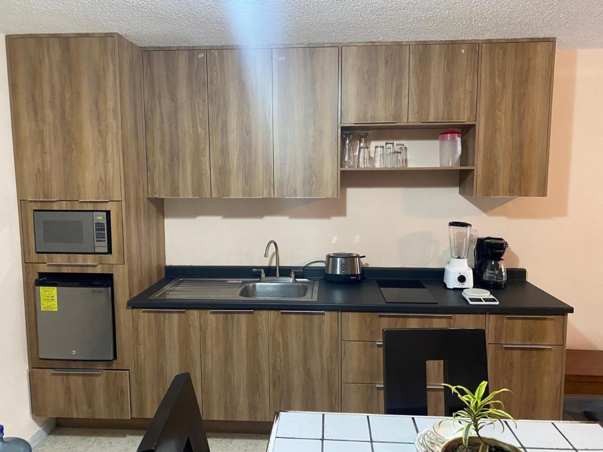 Habitación en casa particular Planta Baja Privada Cerca De Expo Gdl *