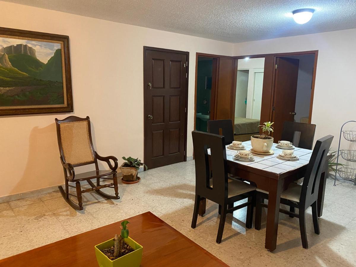 Planta Baja Privada Cerca De Expo Gdl Habitación en casa particular