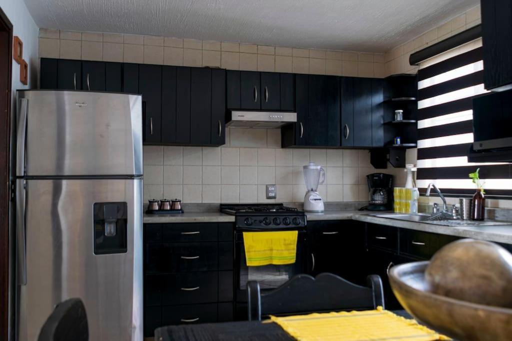 Casa Amarilla Aire Acondicionado En Todas La Areas Apartamento *