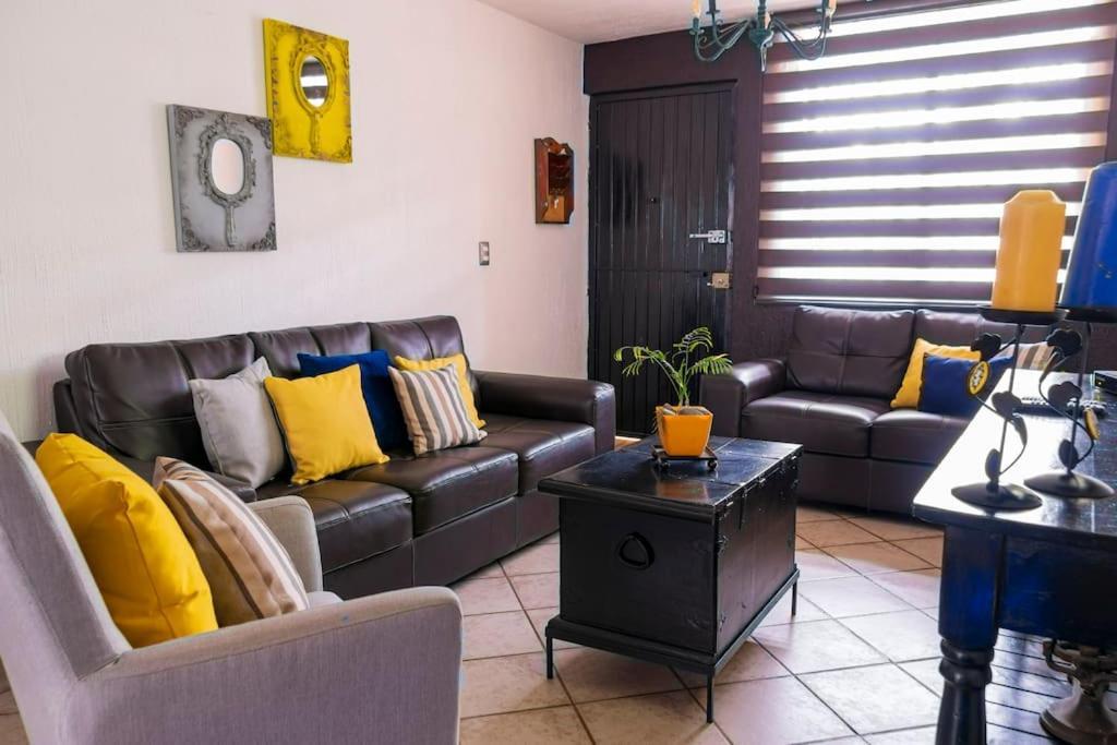 Casa Amarilla Aire Acondicionado En Todas La Areas Apartamento Guadalajara