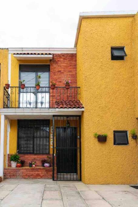 Casa Amarilla Aire Acondicionado En Todas La Areas *