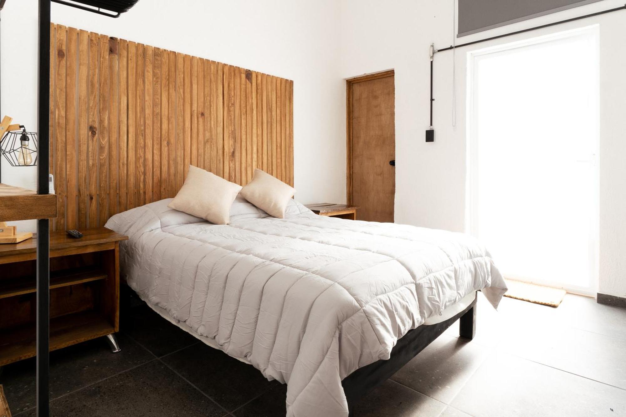 Casa Leo En San Pedro Tlaquepaque. Apartamento *