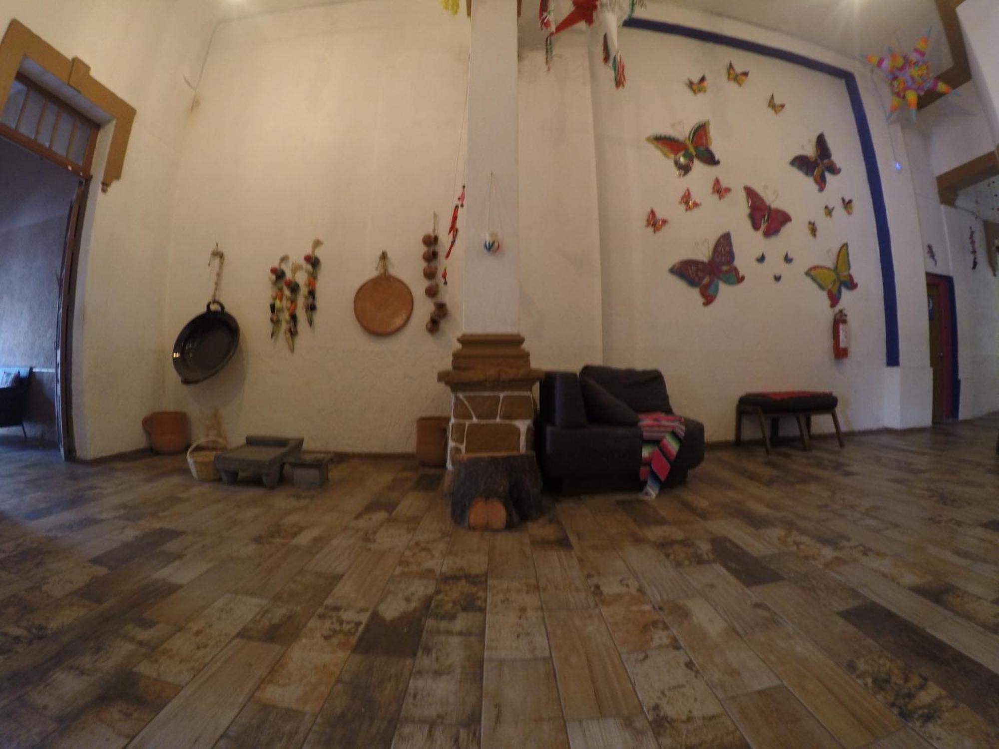 La Mexicana Hotel *