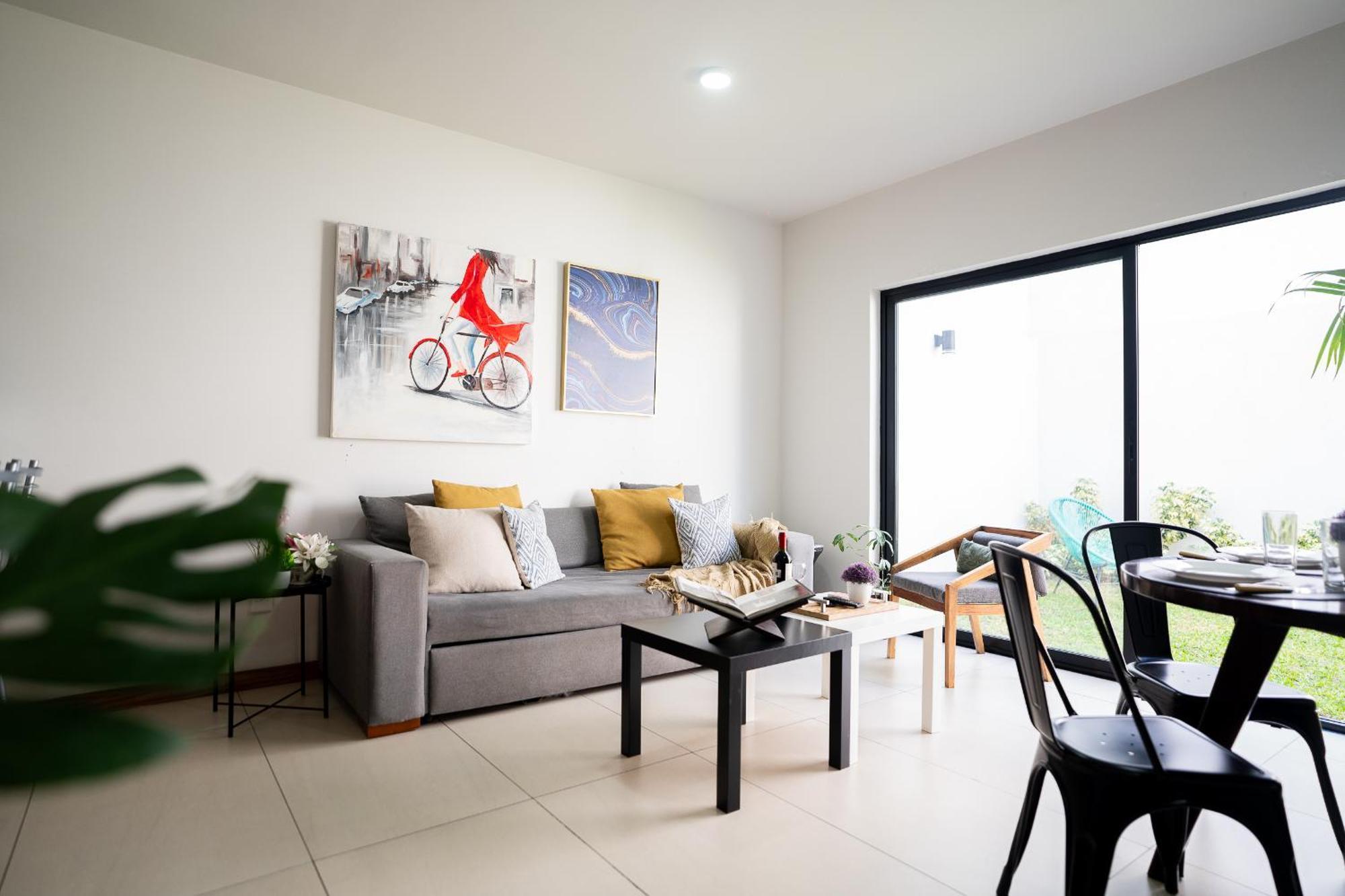 Apartamento A 5 Cuadras Del Consulado Comodo Departamento Familiar Con Patio Trasero *