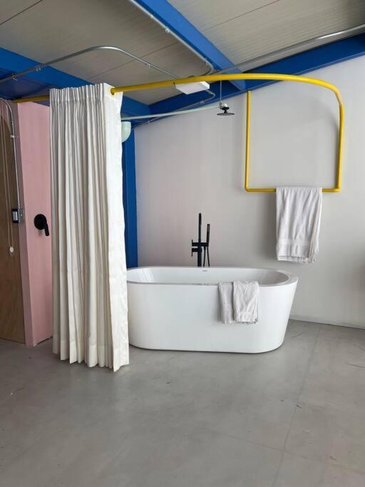 Aesthetic & Colorido Loft Con Tina Cerca Al Telmex Apartamento *