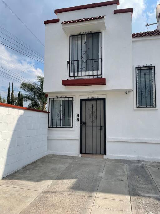 Сasa de vacaciones Casa Remodelada Completa Zona Sur Iteso Tecmilenio Uvm Hp Colon Centro Sur *
