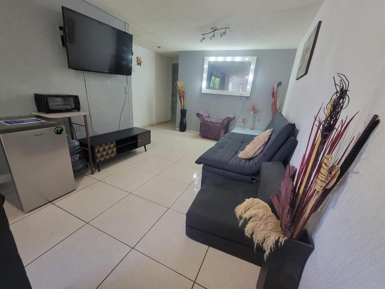 Aguilas House 2 Homestay *