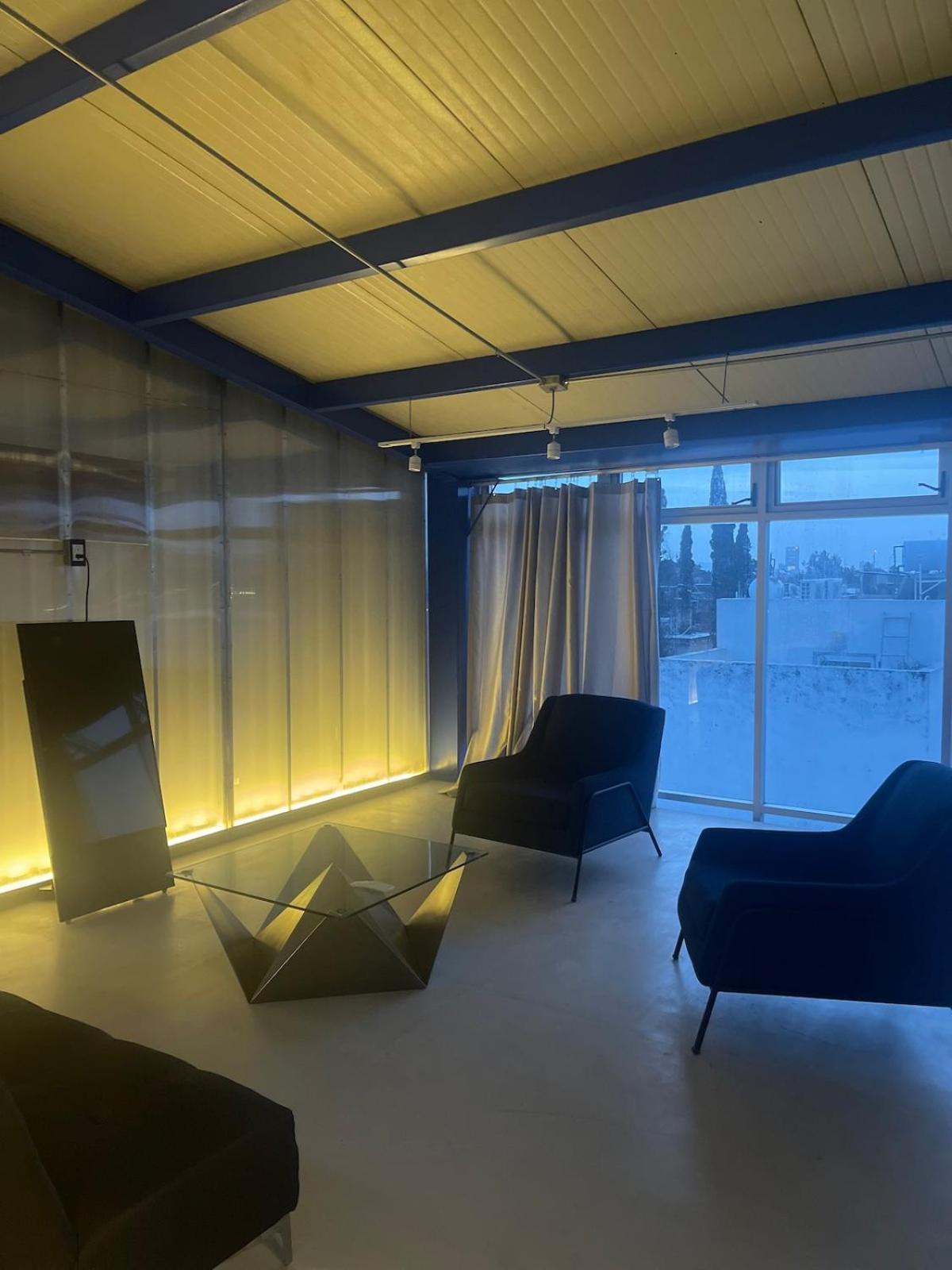 Minimalist Loft Blocks Away From Telmex Apartamento *