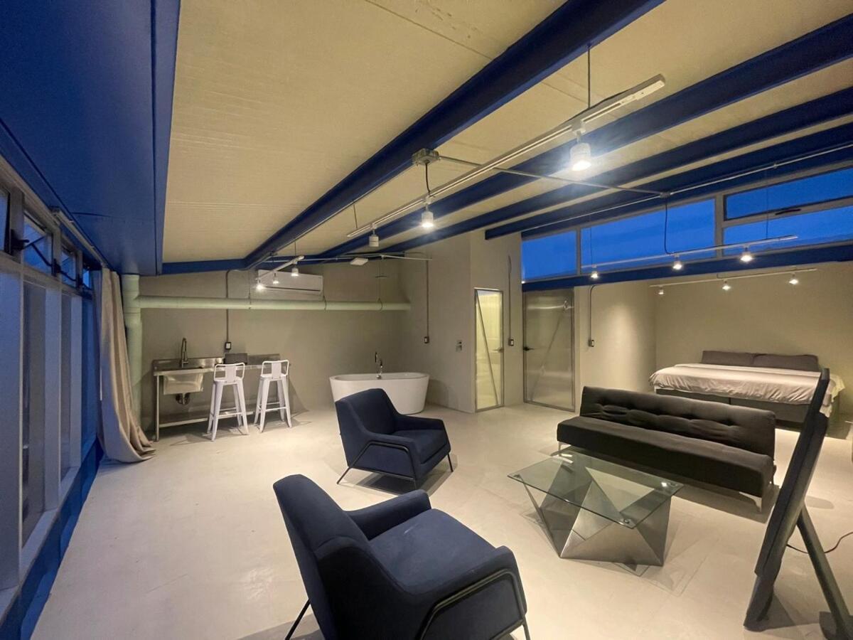 Minimalist Loft Blocks Away From Telmex Apartamento Guadalajara